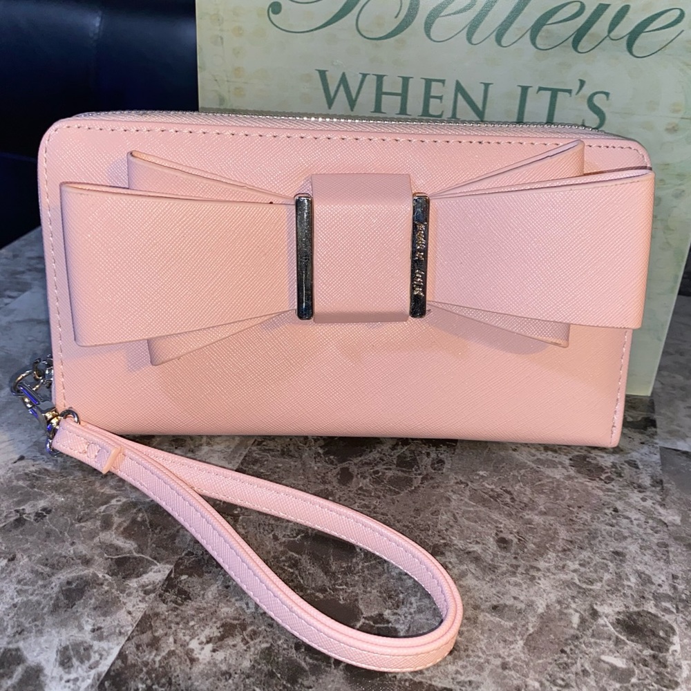 NWOT Betsy Johnson Wristlet